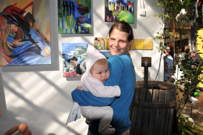 Auch Baby Emma findet Farben toll