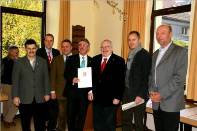 �bergabe der Urkunde